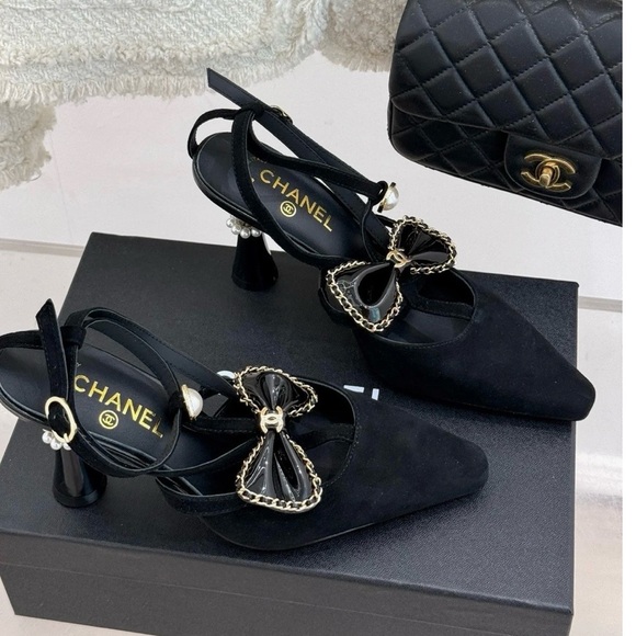 100% authentic Chanel bow heels with pearl embellishment for charity sale - Picture 5 of 12